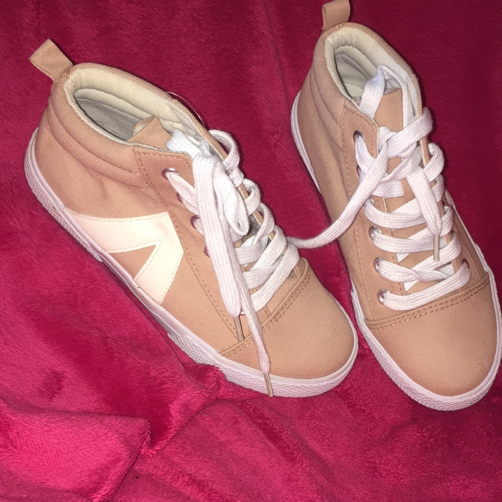 Cat and Jack sneakers nwot